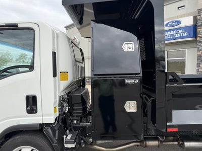 2025 Isuzu NRR XL